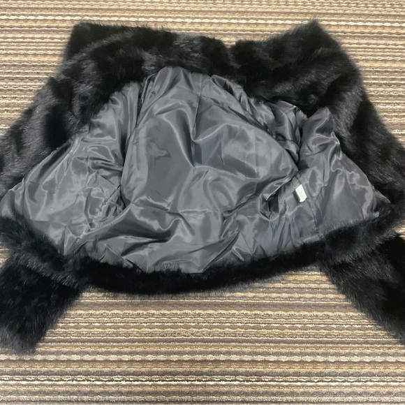 Gorgeous faux black fox fur coat with wide lapel. Size 8-10. - Picture 8 of 11